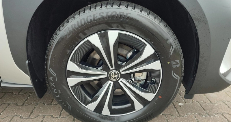 Toyota bZ4X cena 166900 przebieg: 14012, rok produkcji 2022 z Września małe 326